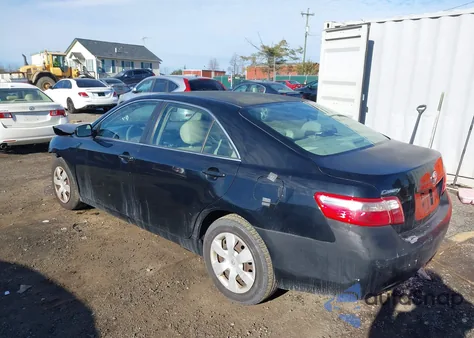 2007 Toyota Camry Le z USA, uszkodzony, nr VIN JTNBE46K273062837